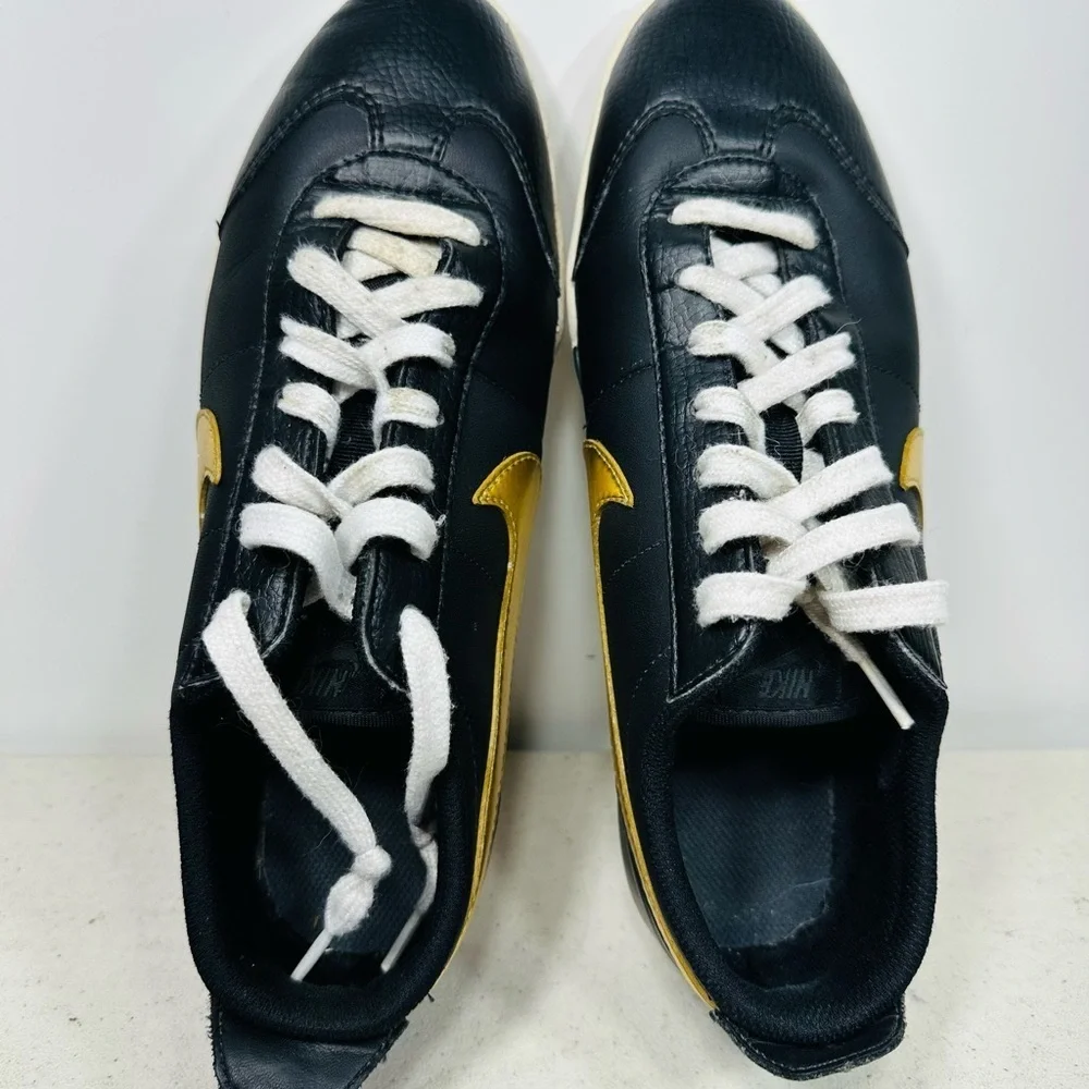 Women’s Nike 454408-004 size 9